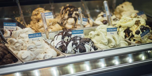 summer-dessert-chocolate-ice-cream-delicious-at-the-shop_t20_6wRNPy